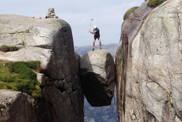 Norge er uten tvil et av verdens vakreste land. Vi har vakker natur, høye fjell, dype fossefall og metervis med skog. Helt perfekt utgangspunkt for en gåtur. Her har vi forslag til fem av de beste toppturene.